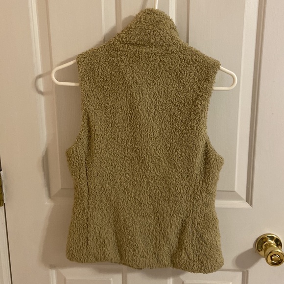 Patagonia fuzzy vest - Picture 2 of 3